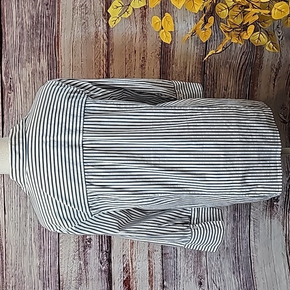 LANE BRYANT BLUE & WHITE STRIPED PLUS SIZE  3/4 CUFF SLEEVE BUTTON-UP BLOUSE - Picture 5 of 12